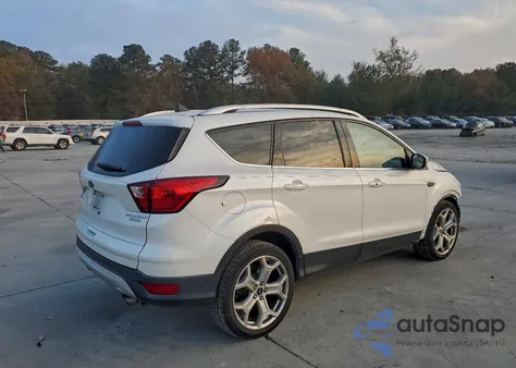2019 Ford Escape Titanium z USA, uszkodzony, nr VIN 1FMCU0J90KUB93708